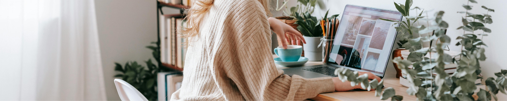 woman making a phone call